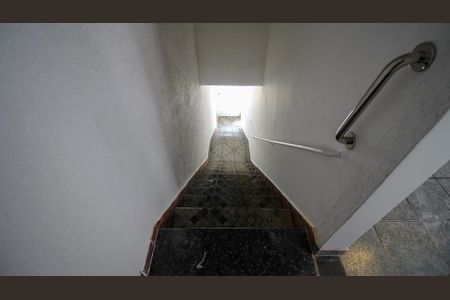 Casa para alugar com 120m², 3 quartos e sem vagaEscada Lateral