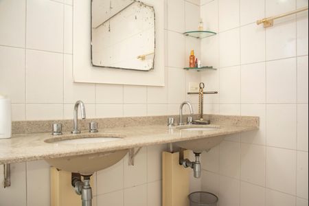 Apartamento para alugar com 200m², 3 quartos e 3 vagasBanheiro da Suíte 1