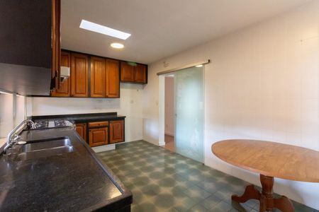 Casa para alugar com 300m², 3 quartos e 2 vagasCozinha