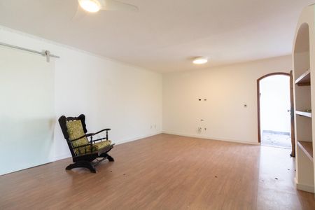 Casa para alugar com 300m², 3 quartos e 2 vagasSala