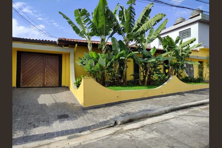 Casa para alugar com 300m², 3 quartos e 2 vagasFachada
