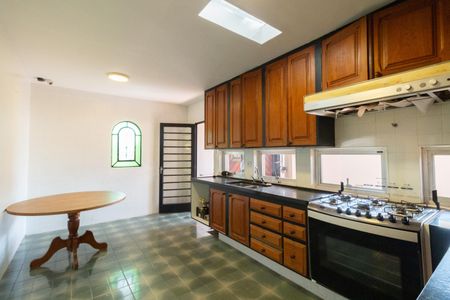 Casa para alugar com 300m², 3 quartos e 2 vagasCozinha