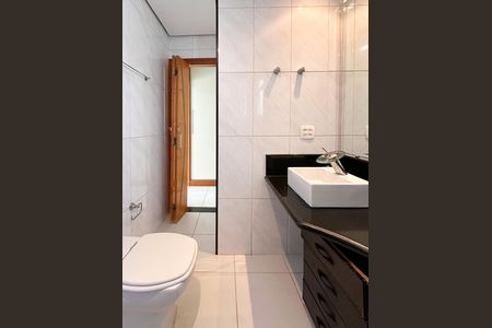 Apartamento à venda com 188m², 4 quartos e 3 vagas Apartamento à venda com 188m², 4 quartos e 3 vagasBanheiro da Suíte 2