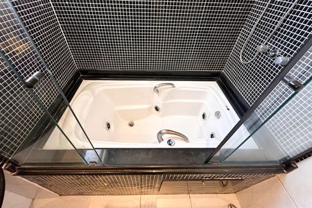 Apartamento à venda com 188m², 4 quartos e 3 vagas Apartamento à venda com 188m², 4 quartos e 3 vagasBanheiro da Suíte 2