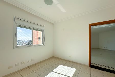 Apartamento à venda com 188m², 4 quartos e 3 vagas Apartamento à venda com 188m², 4 quartos e 3 vagasSuíte 1