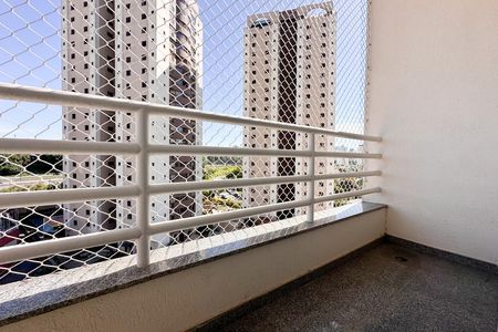 Apartamento à venda com 188m², 4 quartos e 3 vagas Apartamento à venda com 188m², 4 quartos e 3 vagasSacada da Suíte 2