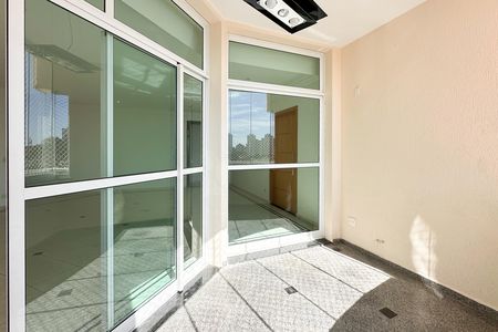 Apartamento à venda com 188m², 4 quartos e 3 vagas Apartamento à venda com 188m², 4 quartos e 3 vagasSacada