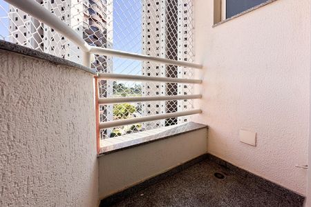 Apartamento à venda com 188m², 4 quartos e 3 vagas Apartamento à venda com 188m², 4 quartos e 3 vagasSacada da Suíte 4