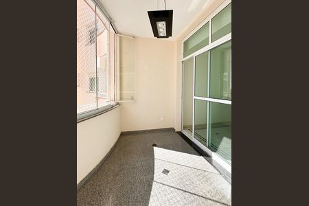 Apartamento à venda com 188m², 4 quartos e 3 vagas Apartamento à venda com 188m², 4 quartos e 3 vagasSacada