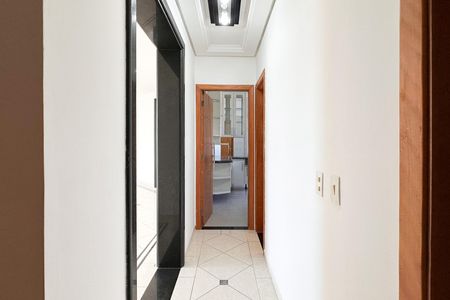 Apartamento à venda com 188m², 4 quartos e 3 vagas Apartamento à venda com 188m², 4 quartos e 3 vagasCorredor