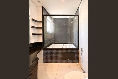 Apartamento à venda com 188m², 4 quartos e 3 vagas Apartamento à venda com 188m², 4 quartos e 3 vagasBanheiro da Suíte 2