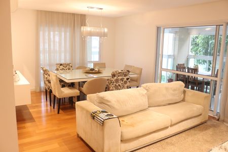 Apartamento para alugar com 242m², 3 quartos e 3 vagasSala