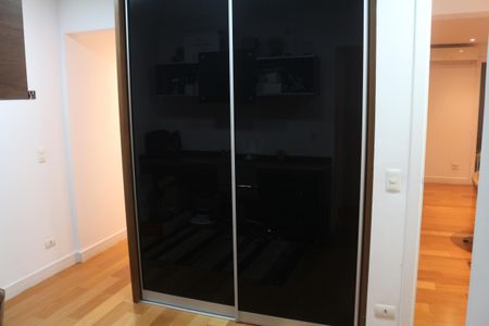 Apartamento para alugar com 242m², 3 quartos e 3 vagasEscritório