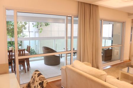 Apartamento para alugar com 242m², 3 quartos e 3 vagasSala