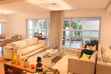 Apartamento para alugar com 242m², 3 quartos e 3 vagasSala