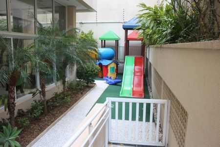 Apartamento para alugar com 242m², 3 quartos e 3 vagasÁrea comum - Playground