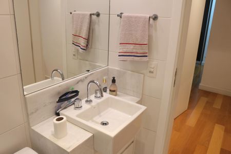 Apartamento para alugar com 242m², 3 quartos e 3 vagasBanheiro da Suíte 2