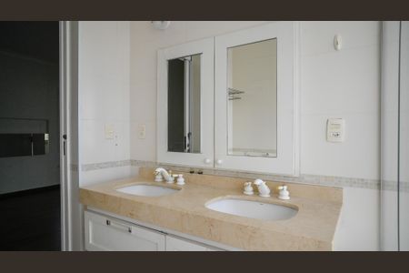 Casa à venda com 300m², 4 quartos e 3 vagasBanheiro Suite 1