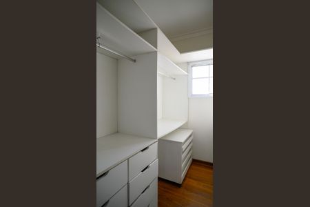 Casa à venda com 300m², 4 quartos e 3 vagasCloset Suite 1