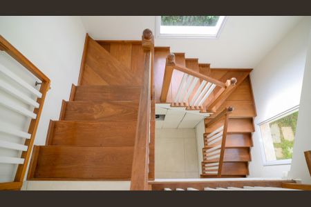 Casa à venda com 300m², 4 quartos e 3 vagasEscada p/ Quartos