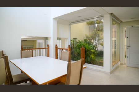 Casa à venda com 300m², 4 quartos e 3 vagasCopa