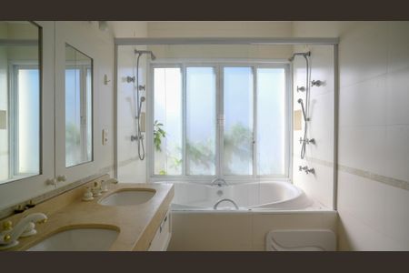 Casa à venda com 300m², 4 quartos e 3 vagasBanheiro Suite 1