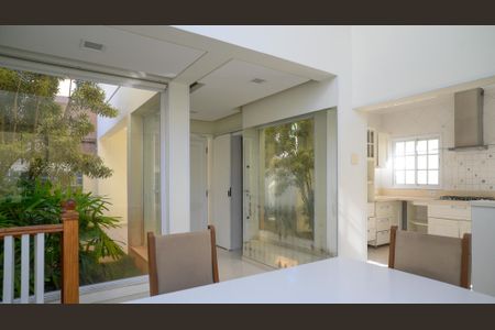 Casa à venda com 300m², 4 quartos e 3 vagasCopa