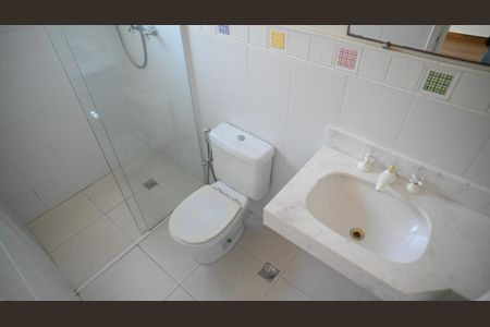 Casa à venda com 300m², 4 quartos e 3 vagasBanheiro Suite 2