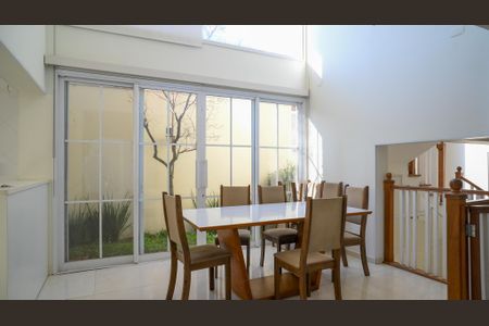 Casa à venda com 300m², 4 quartos e 3 vagasCopa