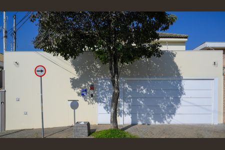 Casa à venda com 300m², 4 quartos e 3 vagasFachada