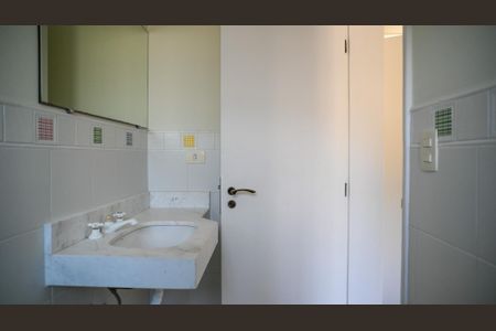 Casa à venda com 300m², 4 quartos e 3 vagasBanheiro Suite 2