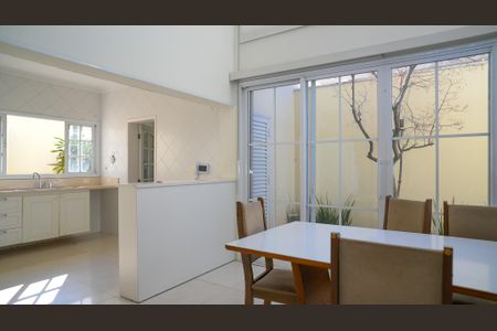 Casa à venda com 300m², 4 quartos e 3 vagasCopa