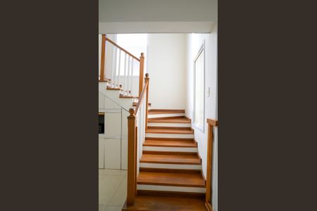 Casa à venda com 300m², 4 quartos e 3 vagasEscada p/ Quartos