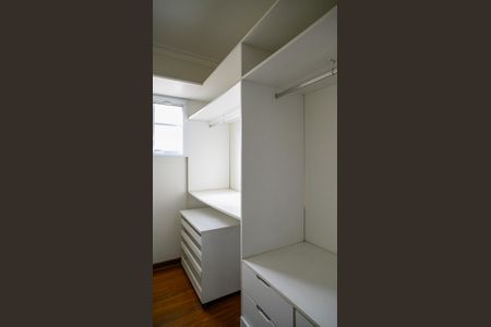 Casa à venda com 300m², 4 quartos e 3 vagasCloset Suite 1