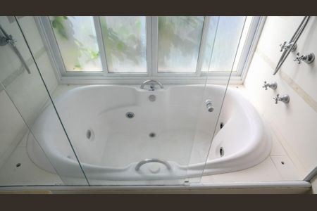 Casa à venda com 300m², 4 quartos e 3 vagasBanheiro Suite 1