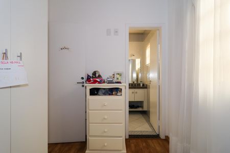 Casa à venda com 181m², 3 quartos e 4 vagasSuíte 2