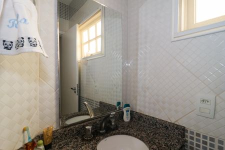 Casa à venda com 181m², 3 quartos e 4 vagasBanheiro da Suíte 2