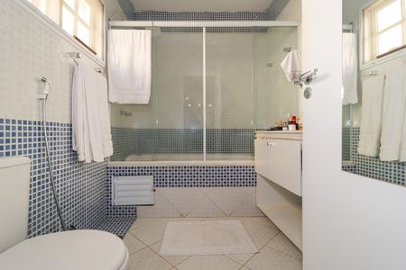 Casa à venda com 181m², 3 quartos e 4 vagasBanheiro da Suíte 1