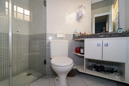 Casa à venda com 181m², 3 quartos e 4 vagasBanheiro da Suíte 2