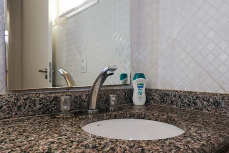 Casa à venda com 181m², 3 quartos e 4 vagasBanheiro da Suíte 2