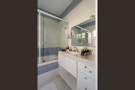 Casa à venda com 181m², 3 quartos e 4 vagasBanheiro da Suíte 1