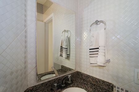 Casa à venda com 181m², 3 quartos e 4 vagasBanheiro da Suíte 2