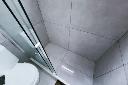 Banheiro  de kitnet/studio para alugar com 1 quarto, 40m² em Centro, Rio de Janeiro