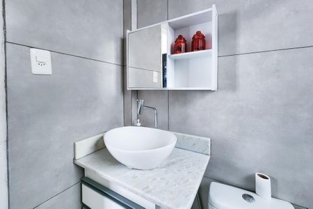 Banheiro  de kitnet/studio para alugar com 1 quarto, 40m² em Centro, Rio de Janeiro