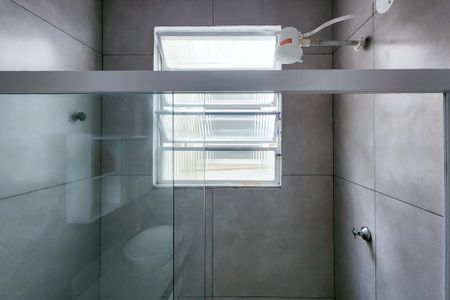 Banheiro  de kitnet/studio para alugar com 1 quarto, 40m² em Centro, Rio de Janeiro