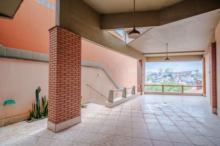 Casa para alugar com 250m², 4 quartos e 3 vagas Casa para alugar com 250m², 4 quartos e 3 vagasÁrea Externa