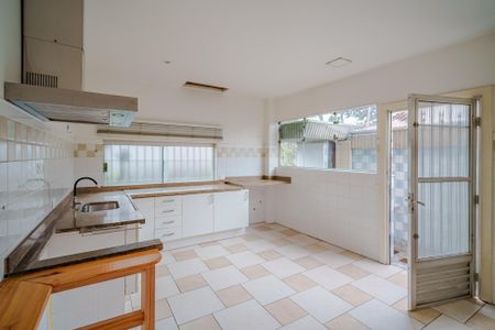 Casa para alugar com 250m², 4 quartos e 3 vagas Casa para alugar com 250m², 4 quartos e 3 vagasCozinha