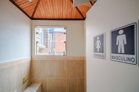 Casa para alugar com 250m², 4 quartos e 3 vagas Casa para alugar com 250m², 4 quartos e 3 vagasLavabo