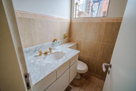 Casa para alugar com 250m², 4 quartos e 3 vagas Casa para alugar com 250m², 4 quartos e 3 vagasLavabo