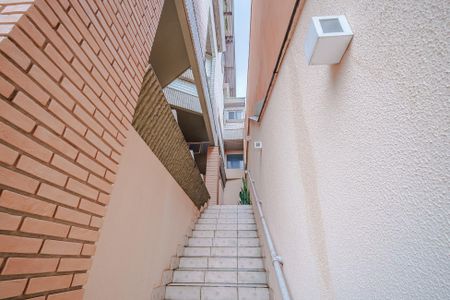 Casa para alugar com 250m², 4 quartos e 3 vagas Casa para alugar com 250m², 4 quartos e 3 vagasEscada